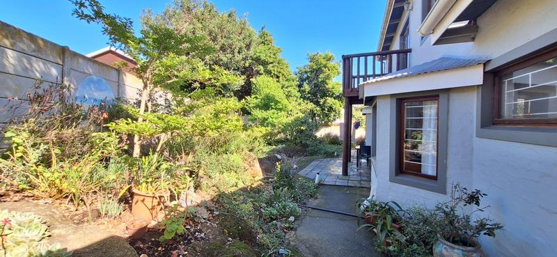 2 Bedroom Property for Sale in Fraaiuitsig Western Cape